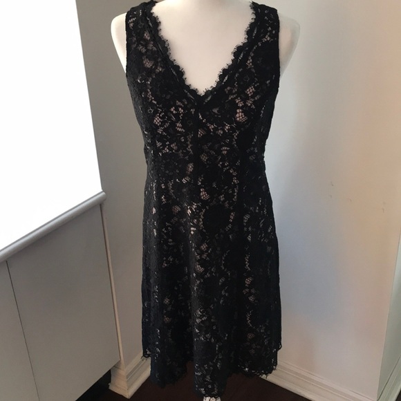 LOFT Dresses & Skirts - Loft Scalloped Lace dress!